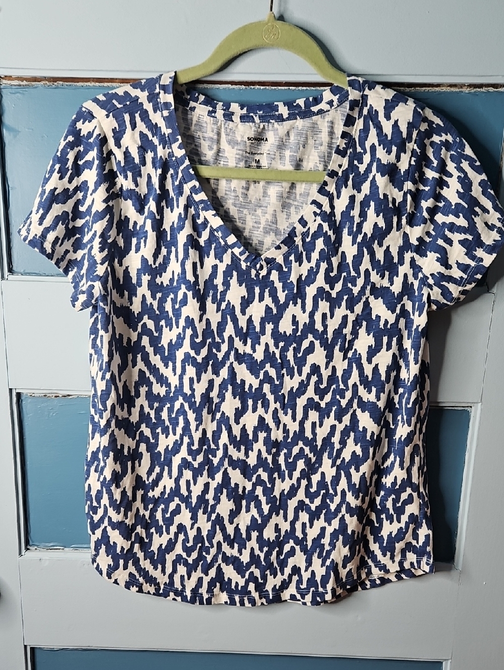 Sonoma Blue and White V-Neck Short Sleeve Tee M